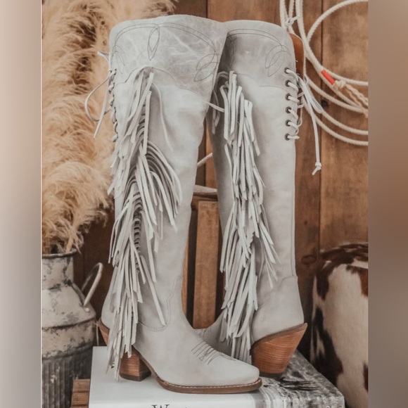 dingo Shoes - NWT Dingo Sky High Off White / Grey fringe boots